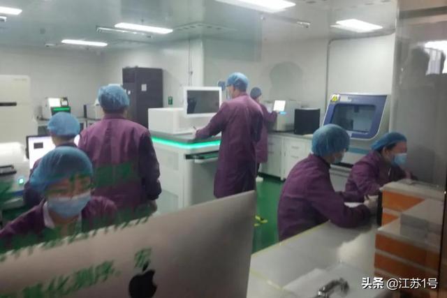 cb94594e11e2436e9a686178f3f28ed9.jpg 跟著中辦國辦調(diào)研江蘇復(fù)工復(fù)產(chǎn) | 一座特大城市的“復(fù)活”之路